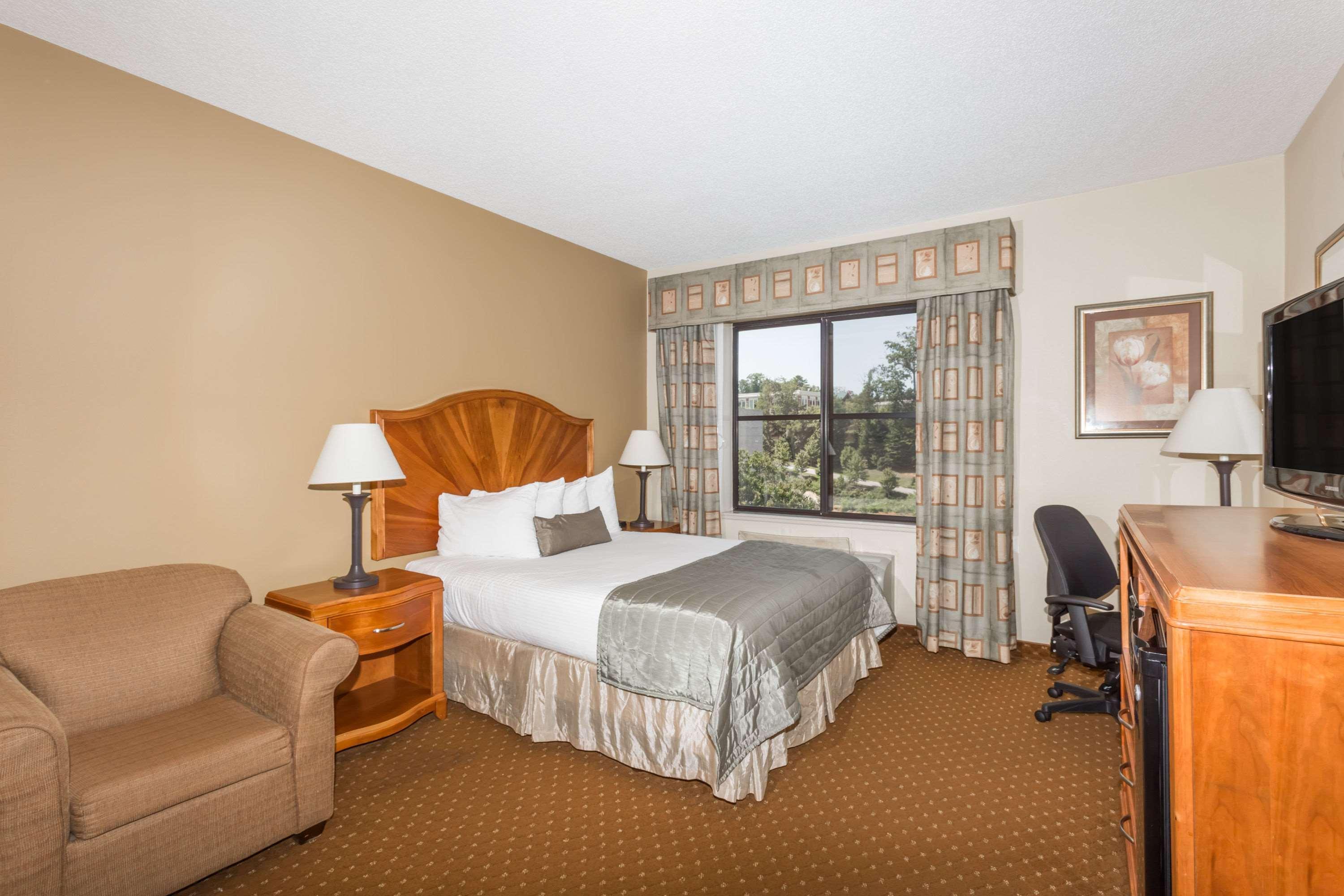 Hotel Baymont By Wyndham Asheville/biltmore 3*